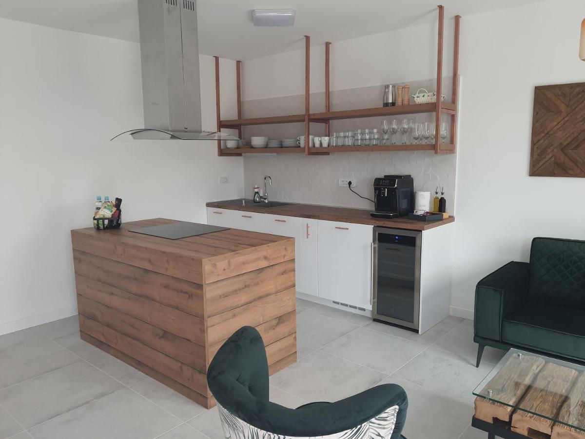 Apartments Krista Medveja Luaran gambar