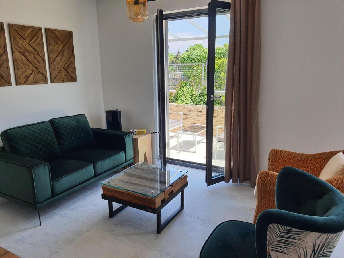Apartments Krista Medveja Luaran gambar
